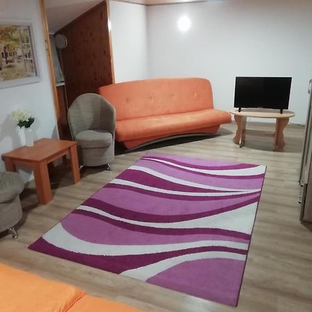 Asta La Vista Vendeghaz Hotel Miskolc Bagian luar foto