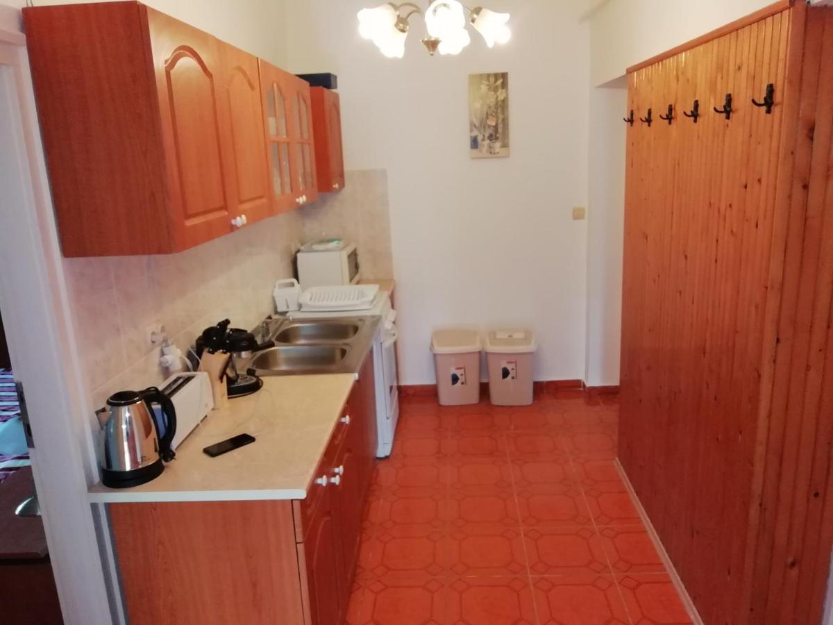 Asta La Vista Vendeghaz Hotel Miskolc Bagian luar foto