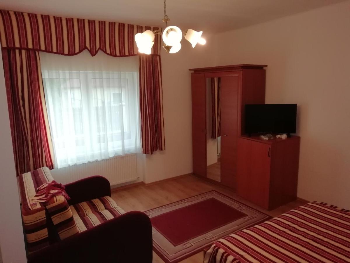 Asta La Vista Vendeghaz Hotel Miskolc Bagian luar foto