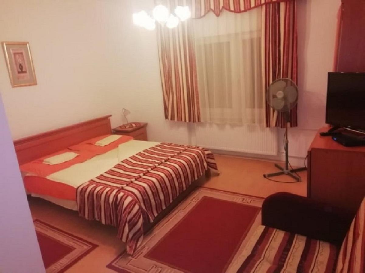 Asta La Vista Vendeghaz Hotel Miskolc Bagian luar foto