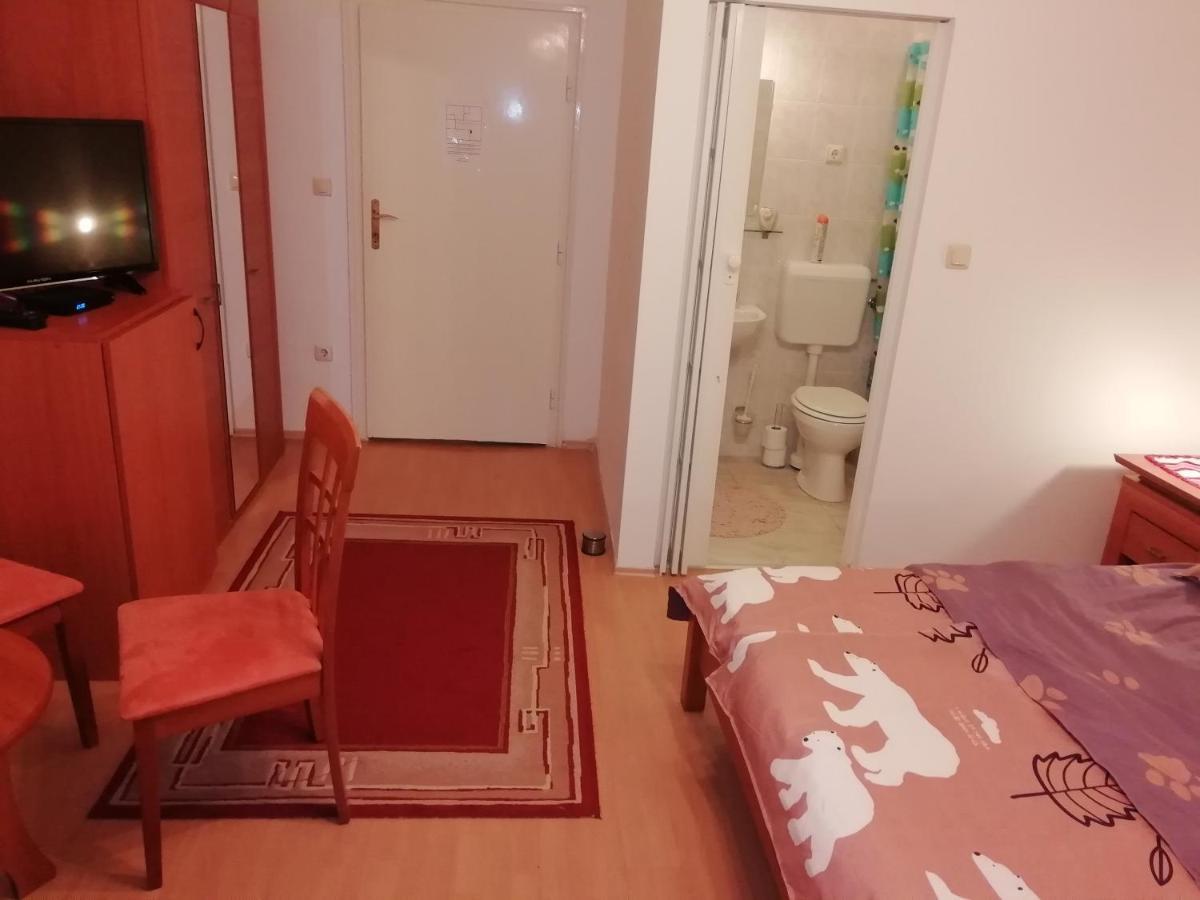 Asta La Vista Vendeghaz Hotel Miskolc Bagian luar foto