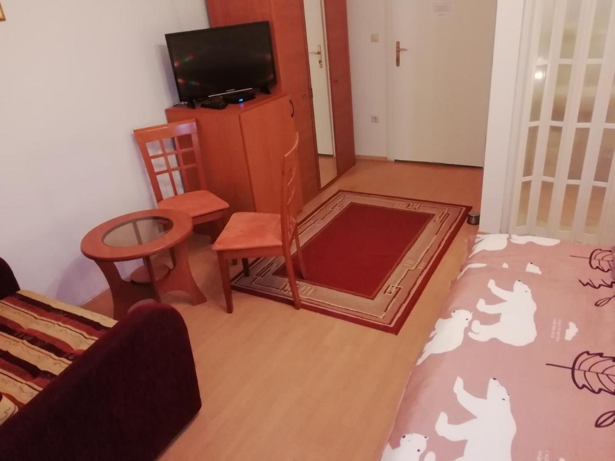 Asta La Vista Vendeghaz Hotel Miskolc Bagian luar foto