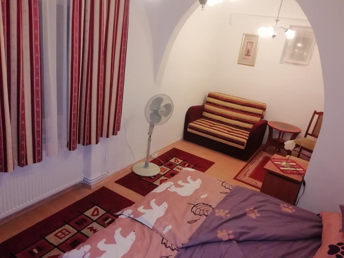 Asta La Vista Vendeghaz Hotel Miskolc Bagian luar foto