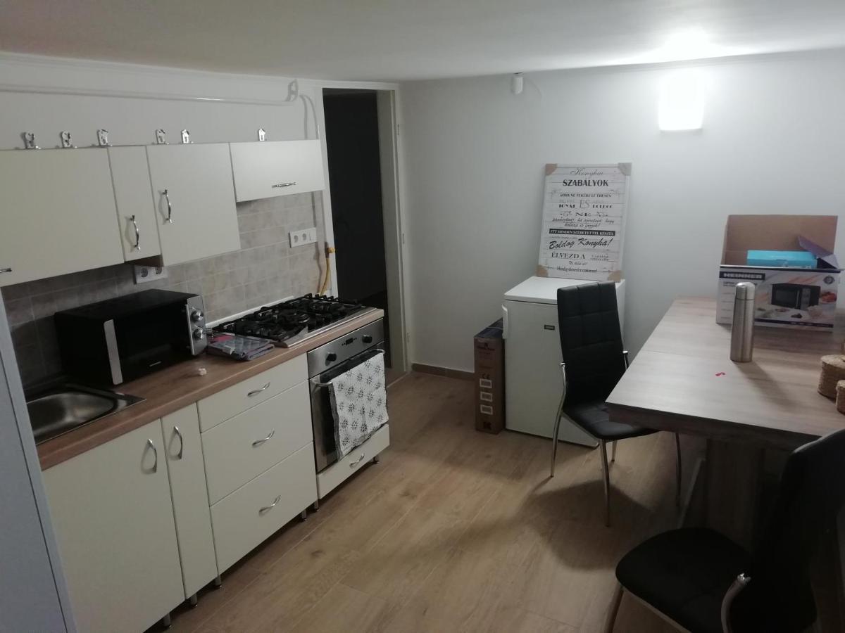 Asta La Vista Vendeghaz Hotel Miskolc Bagian luar foto
