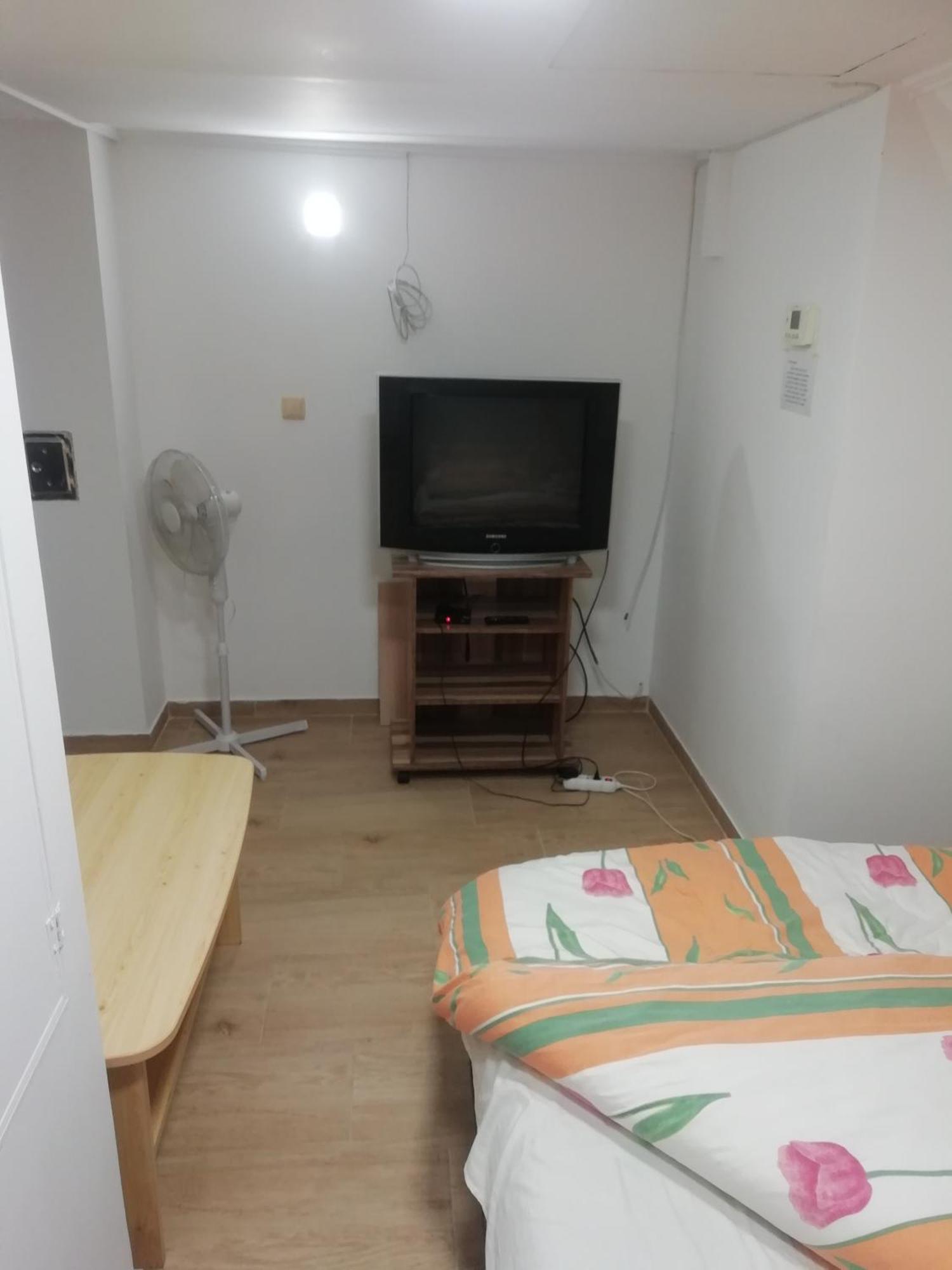 Asta La Vista Vendeghaz Hotel Miskolc Bagian luar foto